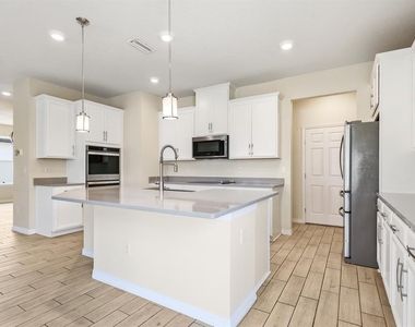 13441 Palmera Vista Drive - Photo Thumbnail 10