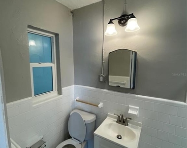 707 Rosery Road Nw - Photo Thumbnail 6