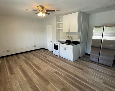 707 Rosery Road Nw - Photo Thumbnail 3