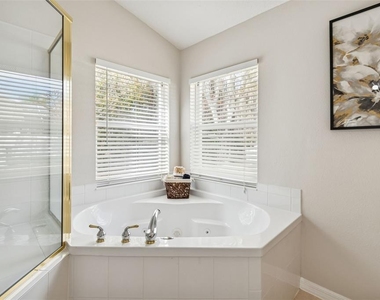 353 Bay Arbor - Photo Thumbnail 21