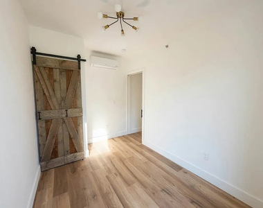 16 Howard Avenue - Photo Thumbnail 4