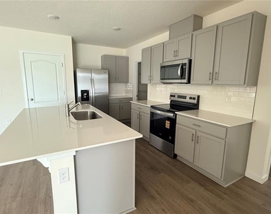 2066 Walnut Creek Drive - Photo Thumbnail 9