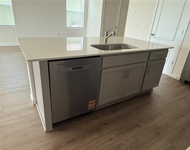 2066 Walnut Creek Drive - Photo Thumbnail 7