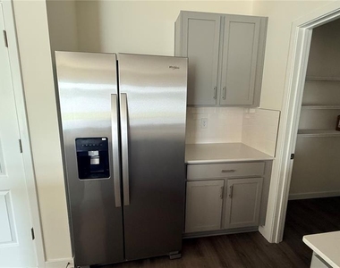 2066 Walnut Creek Drive - Photo Thumbnail 4