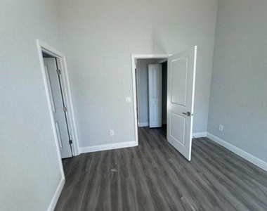 1043 N New York Avenue - Photo Thumbnail 5