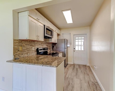 232 Northshore Drive - Photo Thumbnail 5