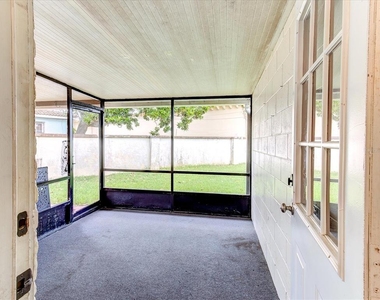 232 Northshore Drive - Photo Thumbnail 20