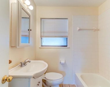 232 Northshore Drive - Photo Thumbnail 14