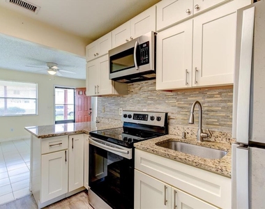 232 Northshore Drive - Photo Thumbnail 6