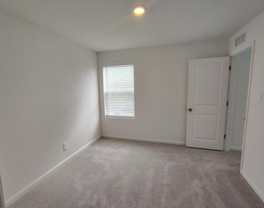 5542 Pimenta Court - Photo Thumbnail 5