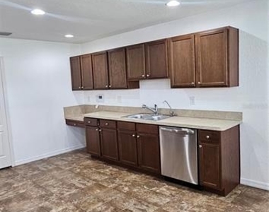240 Solis Drive - Photo Thumbnail 6