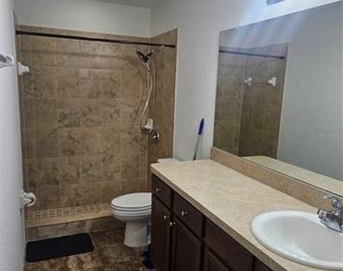 240 Solis Drive - Photo Thumbnail 17