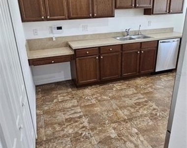 240 Solis Drive - Photo Thumbnail 9