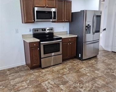 240 Solis Drive - Photo Thumbnail 5
