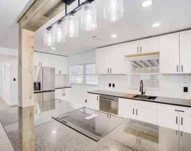 5205 Chenault Avenue - Photo Thumbnail 6