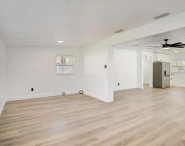 5205 Chenault Avenue - Photo Thumbnail 8