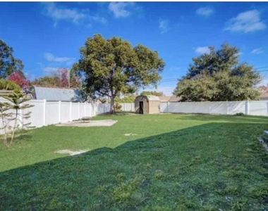5205 Chenault Avenue - Photo Thumbnail 16