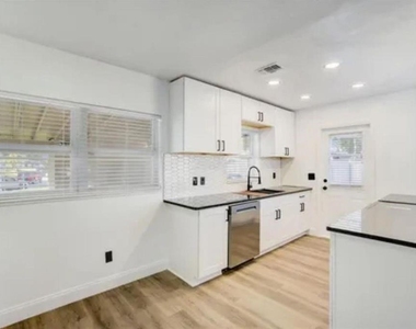 5205 Chenault Avenue - Photo Thumbnail 4