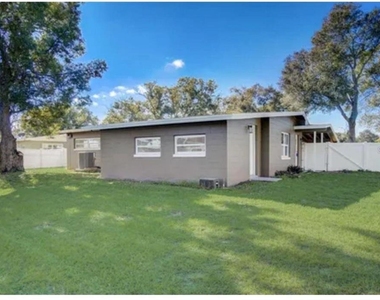 5205 Chenault Avenue - Photo Thumbnail 15
