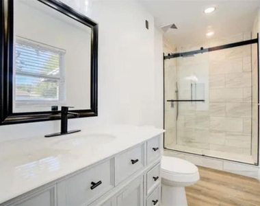 5205 Chenault Avenue - Photo Thumbnail 14