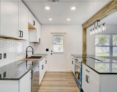 5205 Chenault Avenue - Photo Thumbnail 7