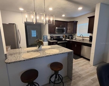 4714 W Lawn Avenue - Photo Thumbnail 5