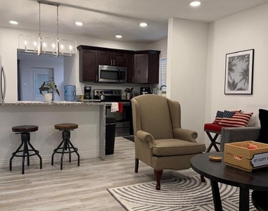 4714 W Lawn Avenue - Photo Thumbnail 8