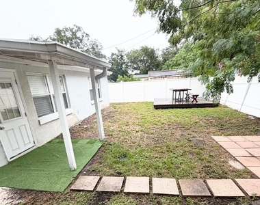 4714 W Lawn Avenue - Photo Thumbnail 4