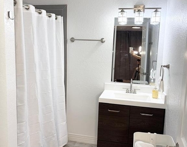 4714 W Lawn Avenue - Photo Thumbnail 21