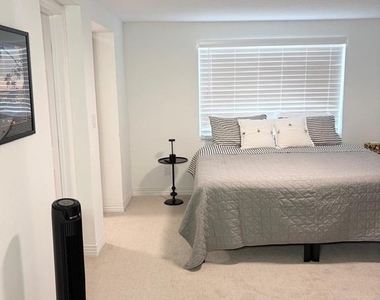 4714 W Lawn Avenue - Photo Thumbnail 9