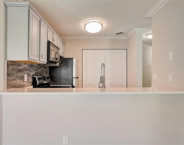 2556 Woodgate Boulevard - Photo Thumbnail 9