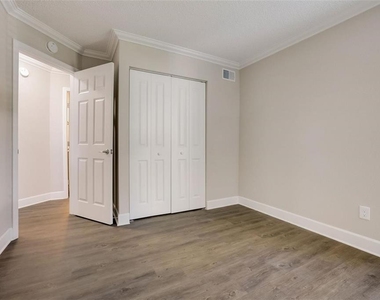 2556 Woodgate Boulevard - Photo Thumbnail 19