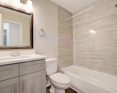 2556 Woodgate Boulevard - Photo Thumbnail 20