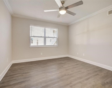 2556 Woodgate Boulevard - Photo Thumbnail 22