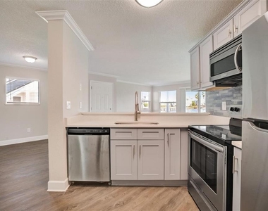 2556 Woodgate Boulevard - Photo Thumbnail 13