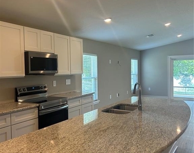 373 W Main Street - Photo Thumbnail 2