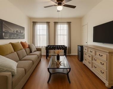 438 Monroe Circle - Photo Thumbnail 16