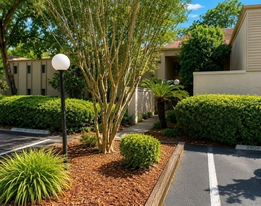 3236 S Semoran Boulevard - Photo Thumbnail 2