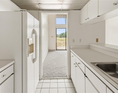 2114 Corner Lake Drive - Photo Thumbnail 3