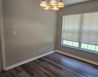2605 Ne 22nd Avenue - Photo Thumbnail 5
