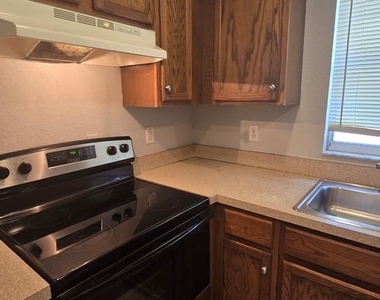2605 Ne 22nd Avenue - Photo Thumbnail 4