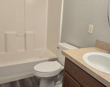 2605 Ne 22nd Avenue - Photo Thumbnail 9