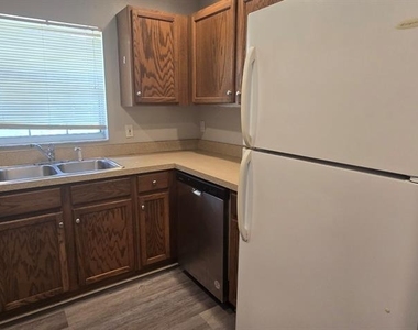 2605 Ne 22nd Avenue - Photo Thumbnail 3