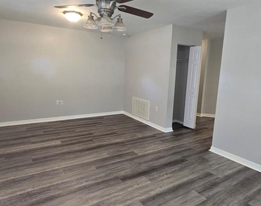2605 Ne 22nd Avenue - Photo Thumbnail 1