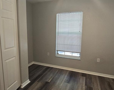 2605 Ne 22nd Avenue - Photo Thumbnail 6