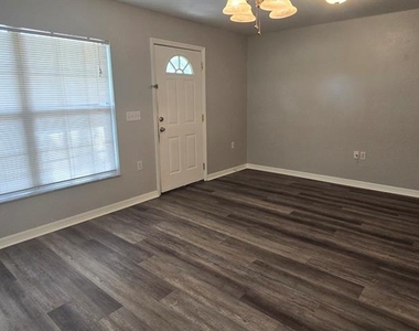 2605 Ne 22nd Avenue - Photo Thumbnail 2