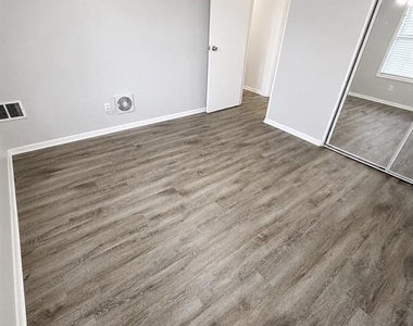 420-420 Mills Street - Photo Thumbnail 8