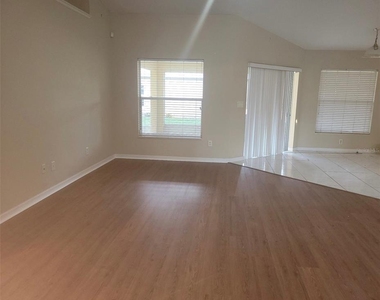 4650 Ne 16th Place - Photo Thumbnail 5
