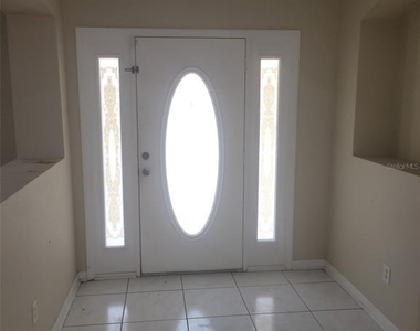 4650 Ne 16th Place - Photo Thumbnail 1