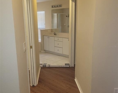 4650 Ne 16th Place - Photo Thumbnail 9